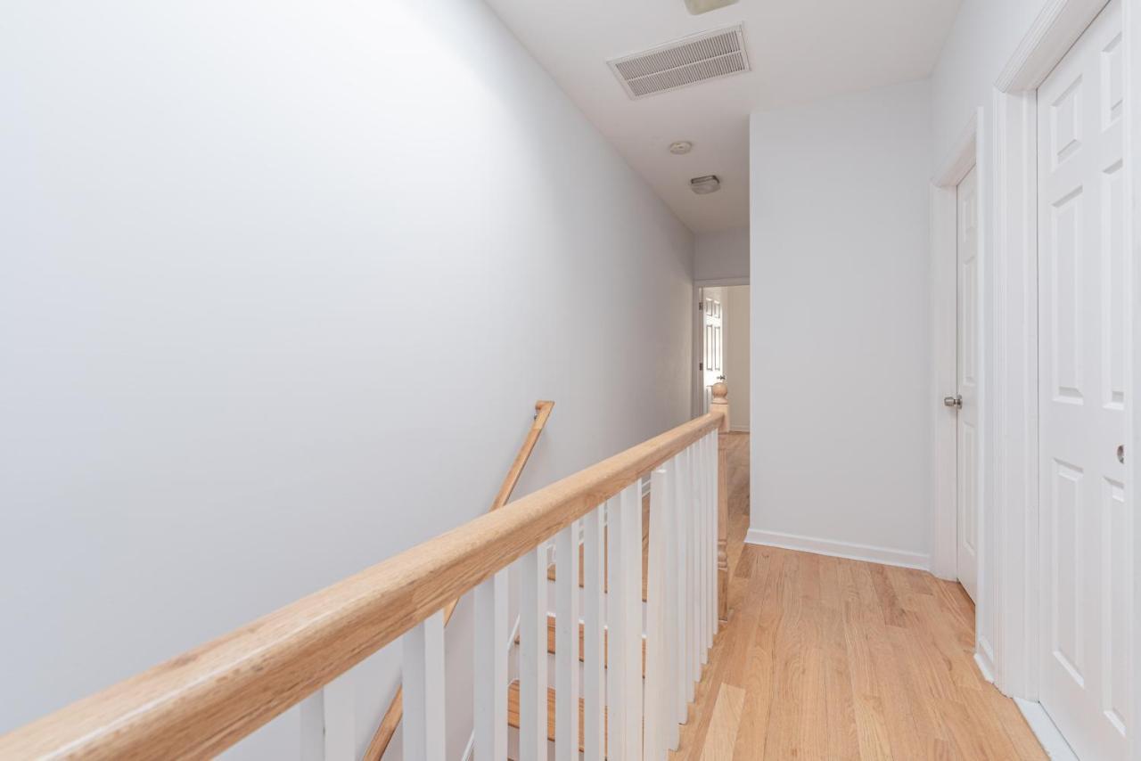 Tranquil Town House With Parking And Laundry - Just 25 Minutes To Time Square! Villa Джърси Сити Екстериор снимка