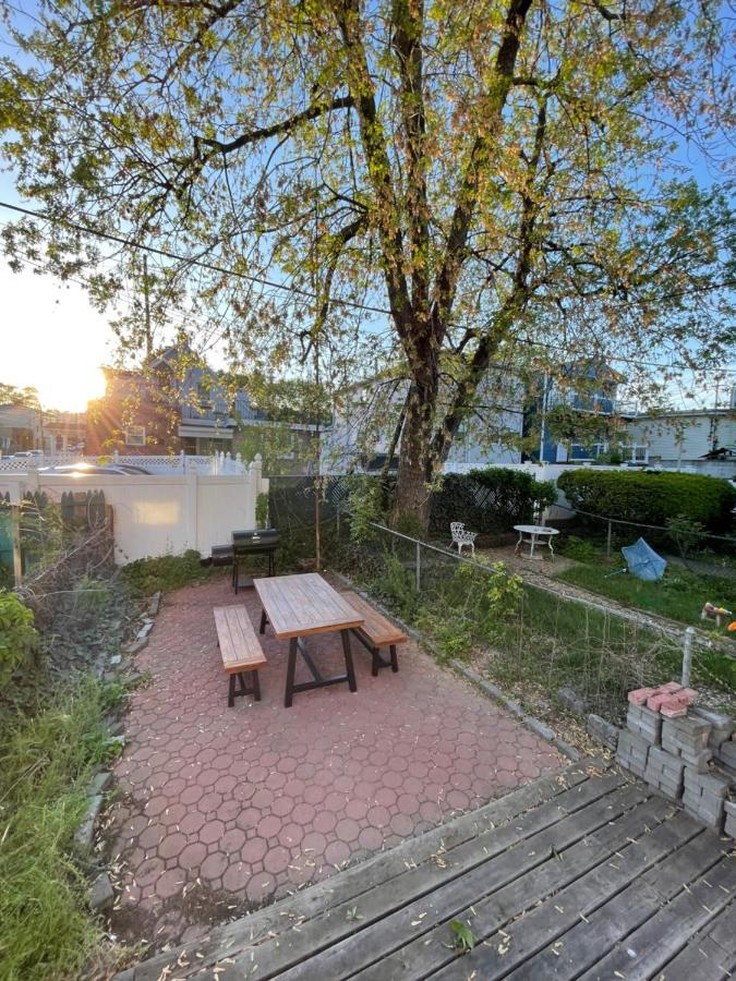 Tranquil Town House With Parking And Laundry - Just 25 Minutes To Time Square! Villa Джърси Сити Екстериор снимка